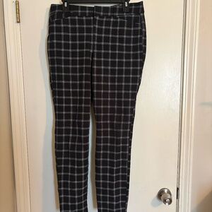 Old Navy High-Rise Pixie Pant Secret Smooth Pockets